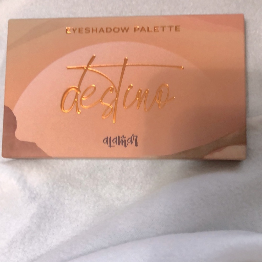 EYESHADOW PALETTE